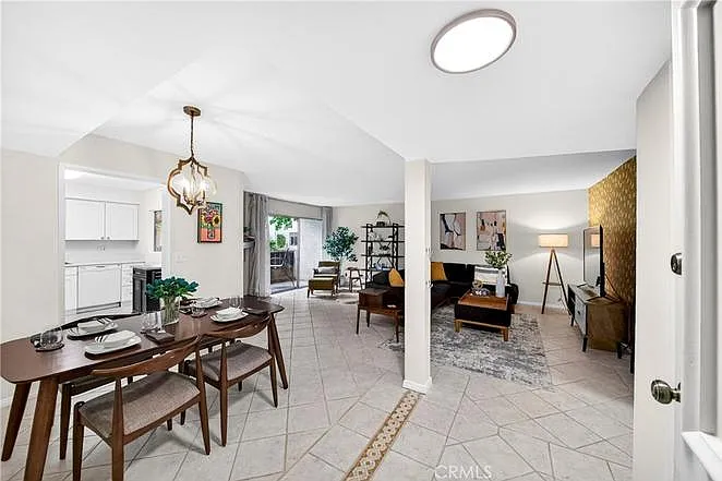 2 bed, 1137 sqft, $3,750 — Photo 2
