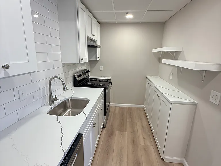 1 W Genesee St #204 — Photo 5