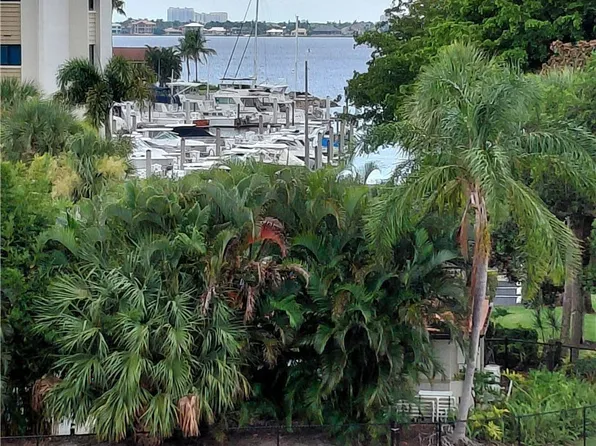 5260 S Landings Dr, Fort Myers, FL
