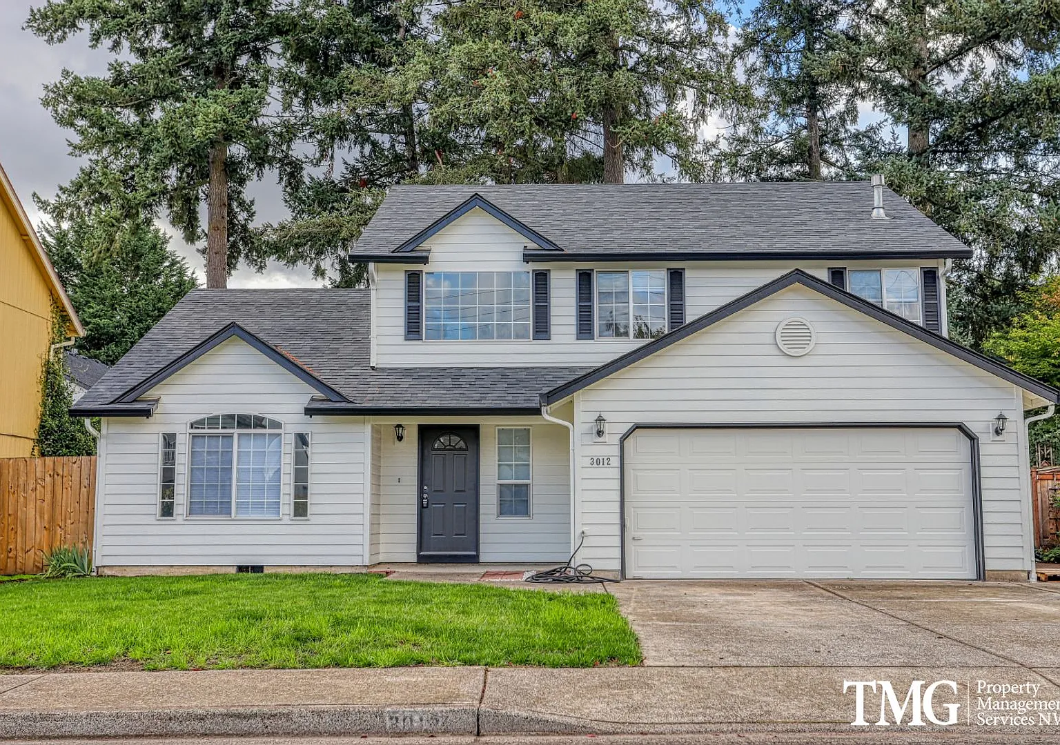 4 Bed 2.5 Bath Home Near Parks, Shopping, and Dining. Main Level Primary Suite! — Photo 2