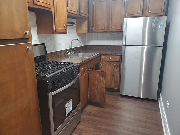 2nd image of 455 W Aldine Ave