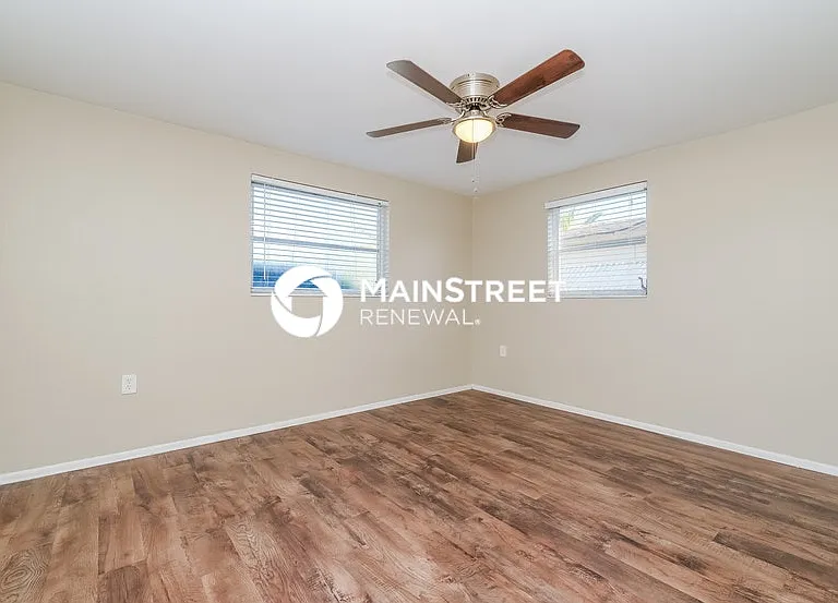 1050 Normandy Blvd — Photo 10
