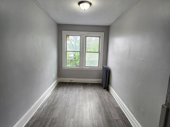 3rd image of 558 Lyons Ave #2R