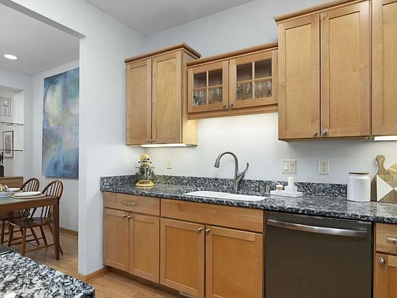 4th image of 11 Wood Brook Way
