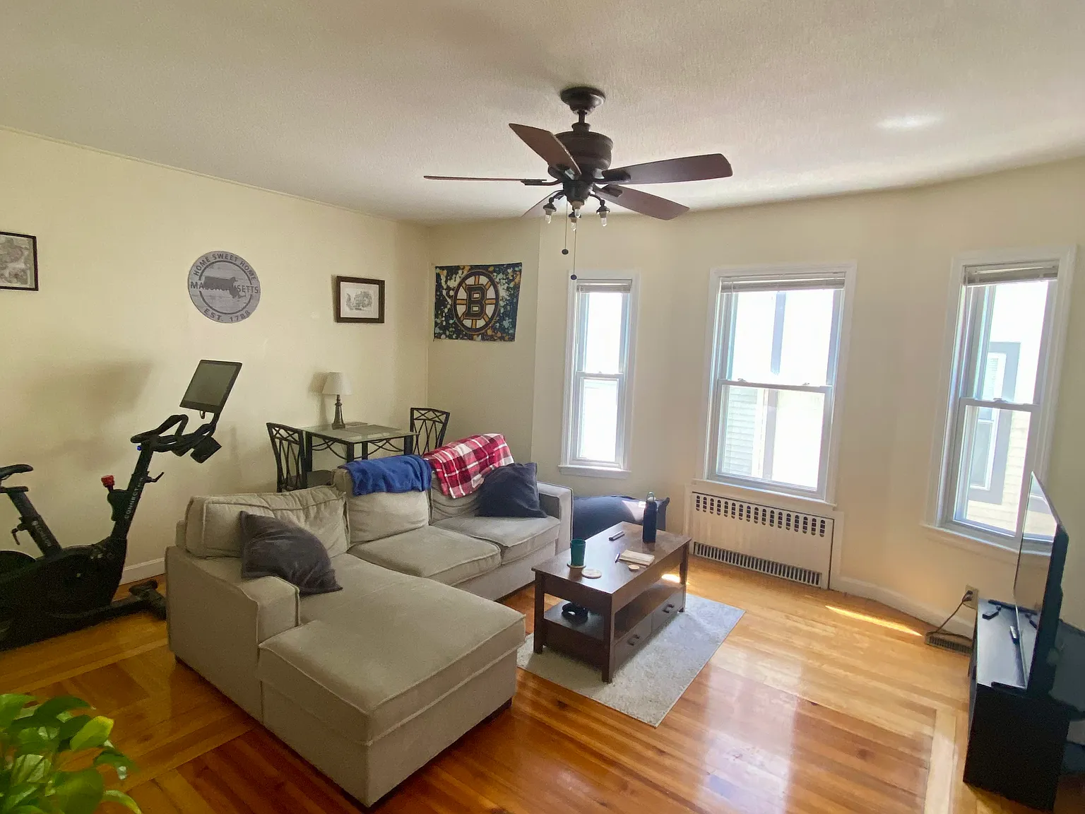 3 bed, 1200 sqft, $3,500 — Photo 4