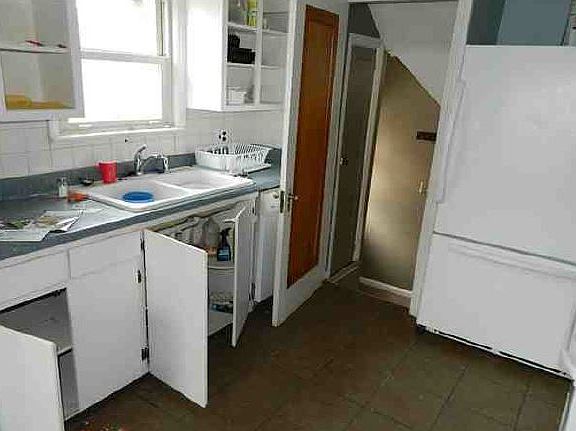 4th image of 6902 Woodhaven Ave