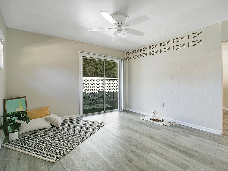 1820 NW 10th St — Photo 9