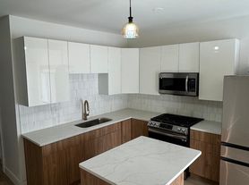 3255 W Berteau Ave, Chicago, IL