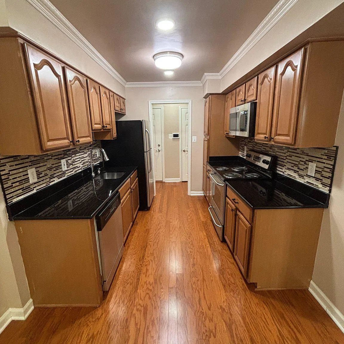 2 bed, 1.0 bath, 989 sqft, $2,500 — Photo 3