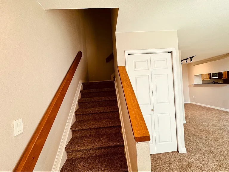 1141 James Ct — Photo 9
