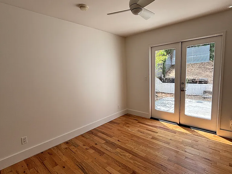 843 Robinson St — Photo 5