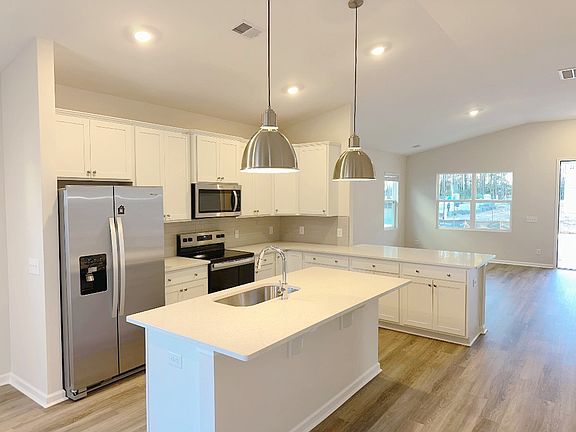 2nd image of 192 Standing Oaks Dr
