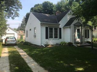 827 N 12th St, Manitowoc, WI 54220