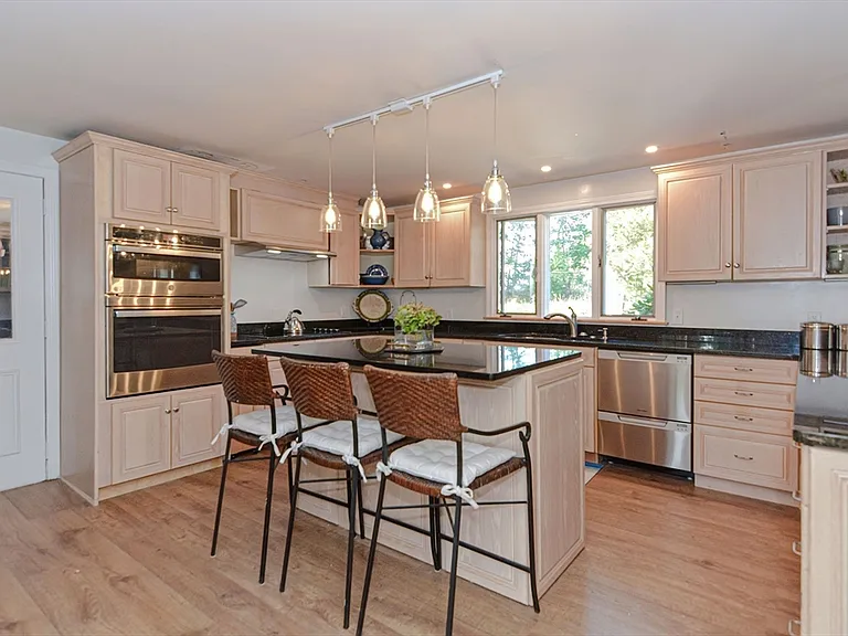 88 Perry Rd — Photo 3