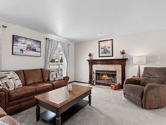 4th image of 2704 Belle Plane Rd