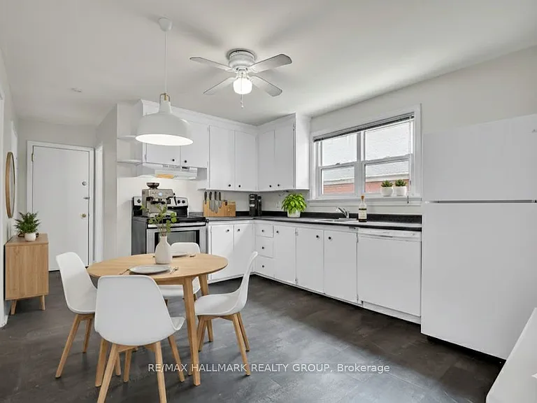 55 Ivy Cres #2 — Photo 9