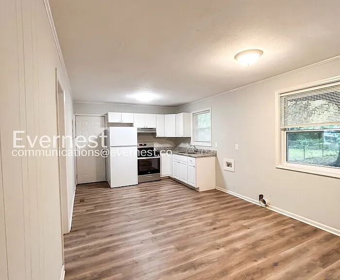 2746 Mary Ave — Photo 7