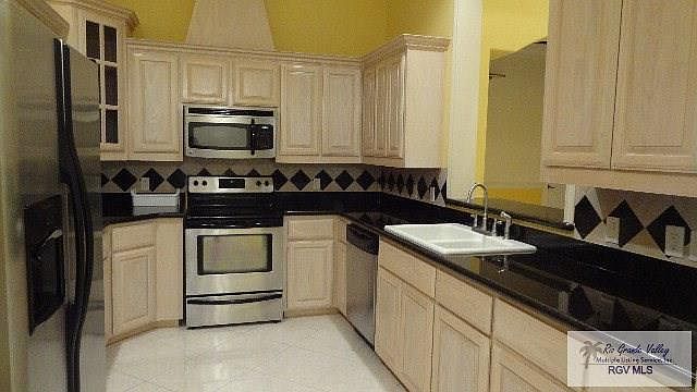 2nd image of 2200 Laredo Rd Unit 1A