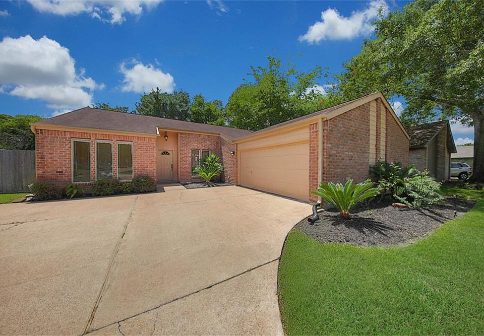 1st image of 15743 Rolling Timbers Dr