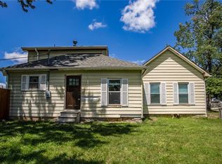 609 E Shawnee St, Paola, KS 66071