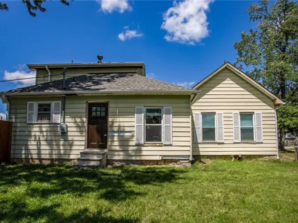 609 E Shawnee St, Paola, KS 66071