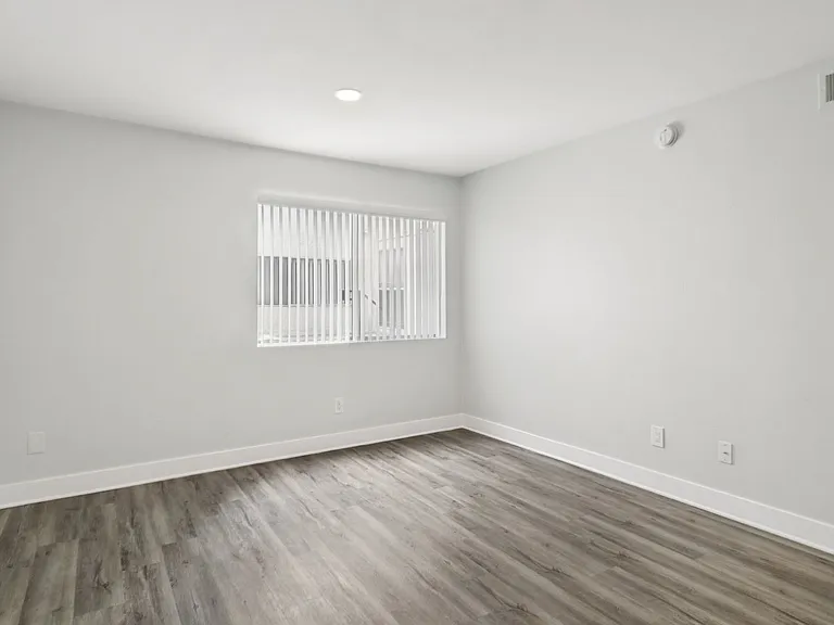 960 N. Alfred — Photo 17