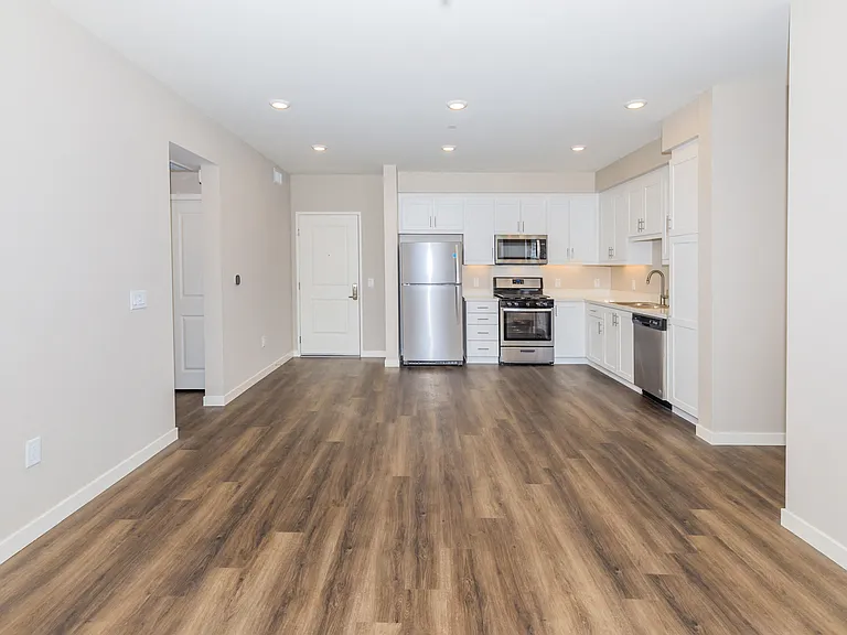 Los Alamitos Luxury Apartments — Photo 48
