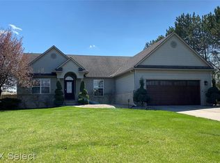5442 Chatham Ln, Grand Blanc, MI 48439
