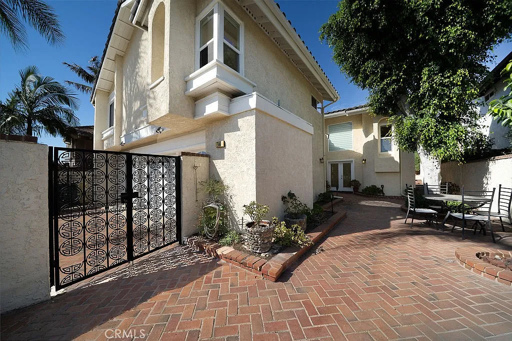 4 bed, 2.5 bath, 3034 sqft, $6,000 — Photo 2