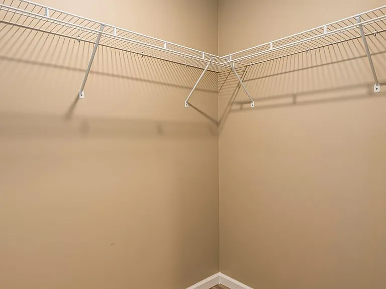 Greenbrier Apartments — Photo 40