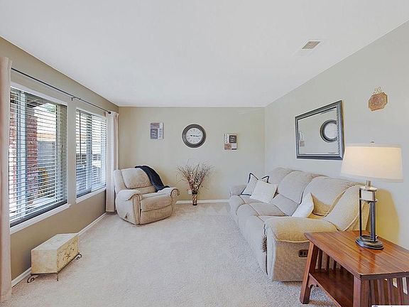 4th image of 14715 Zinnia Ct