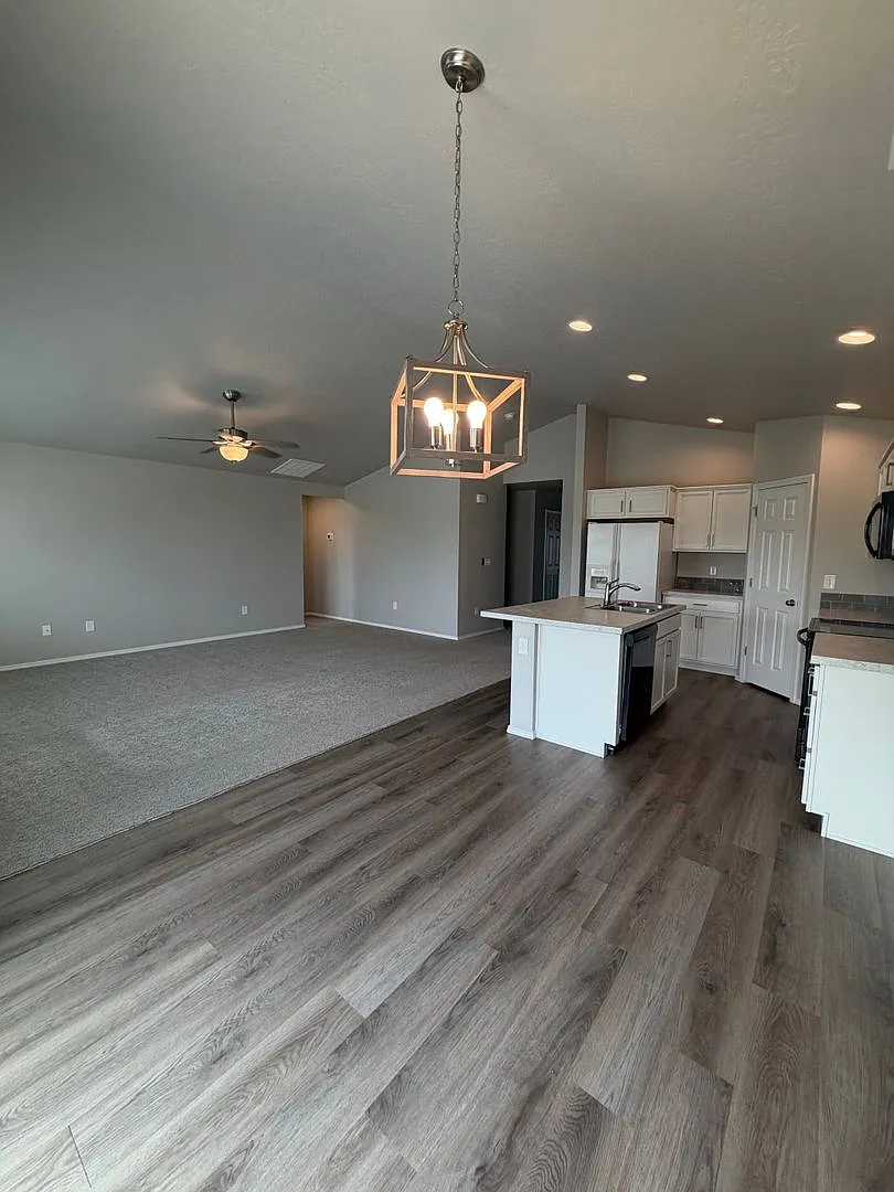 Rare Short-Term Rental: Stunning 3BR Cul-de-Sac Home with Private Yard & 2-Car Garage Won't Last! — Photo 3