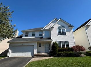 172 Cranberry Ct, Melville, NY 11747