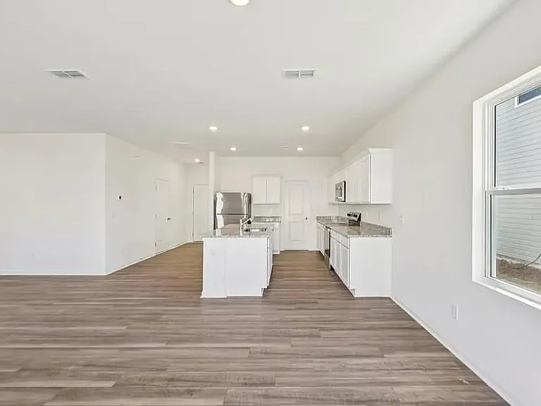 27 Crescent Blvd — Photo 5