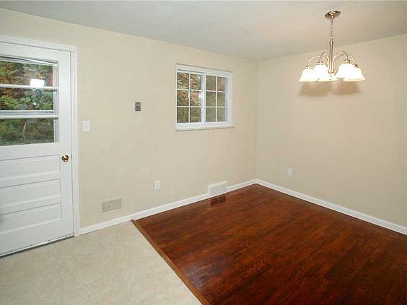 5th image of 154 Holiday Park Dr