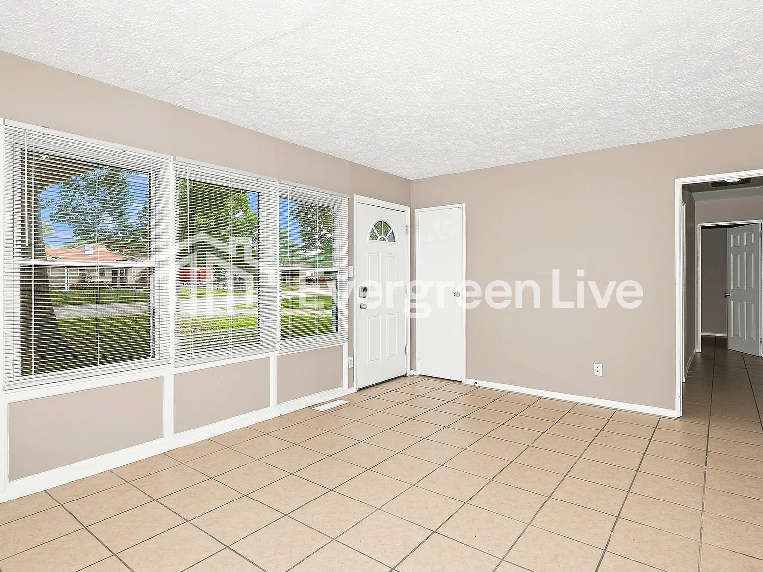 3 bed, 2.0 bath, 1025 sqft, $1,395 — Photo 2