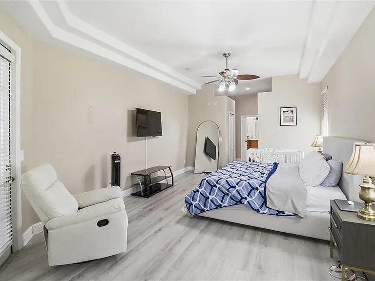 1124 Cypress Loft Pl — Photo 31