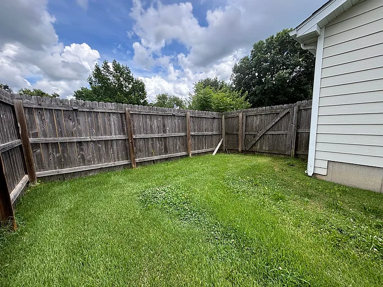 300 Dover Dr — Photo 11