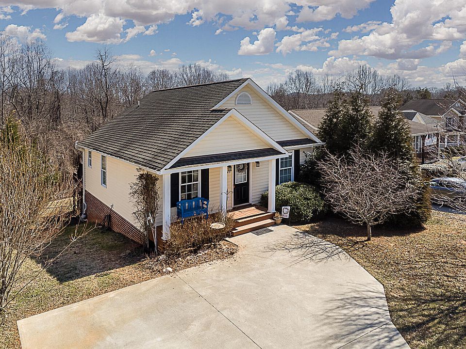 1st image of 123 Bennett Dr