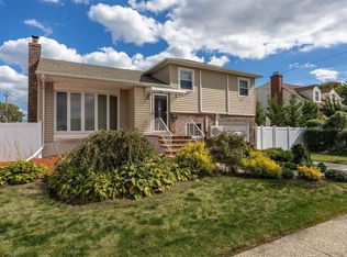 3079 Benjamin Rd, Oceanside, NY 11572