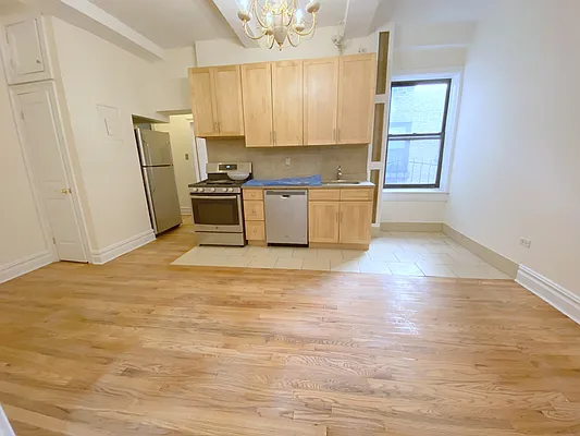 Rented by Bond New York | media 49