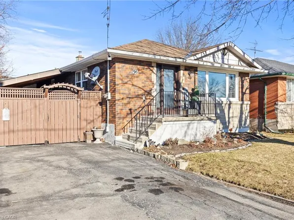96 Terrace Dr, Hamilton, ON L9A 2Y6