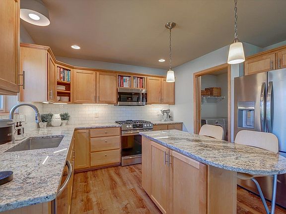 3rd image of 510 Lisa Ann Dr