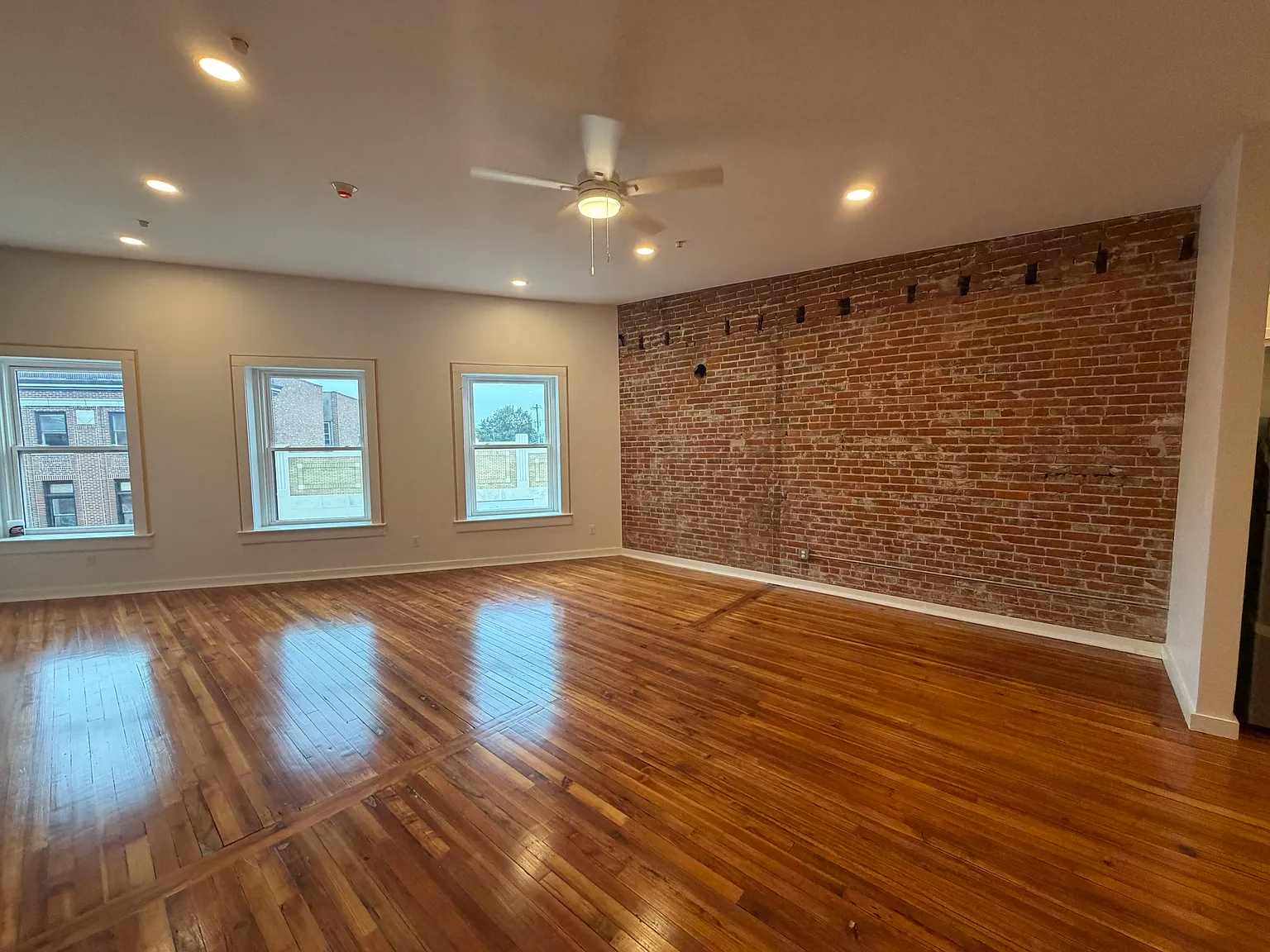 2 bed, 780 sqft, $2,100 — Photo 3