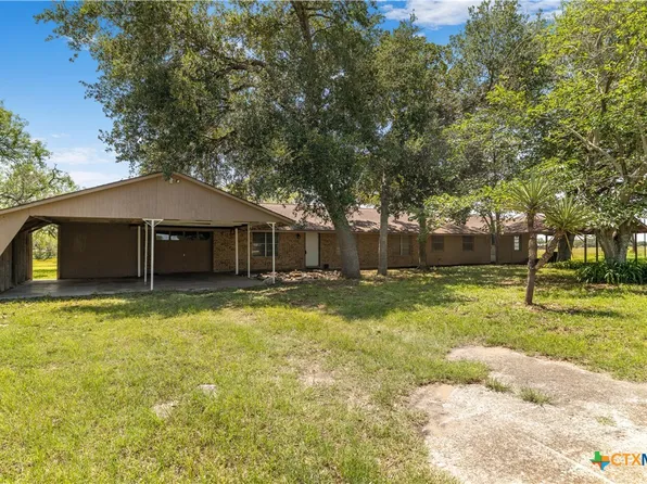 347 Green Acres Rd, Yorktown, TX 78164