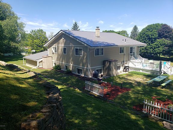 4th image of 351 Gloria Ln