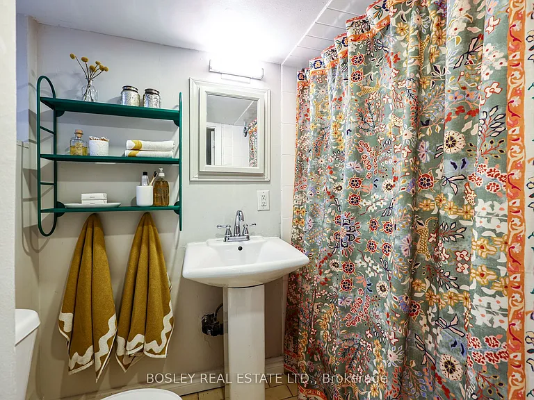 16 Hallam St #BASEMENT — Photo 6