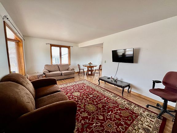 3rd image of 3202 Chatham Dr