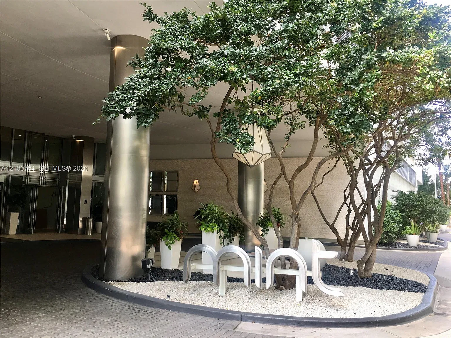 Mint Condo — Photo 1