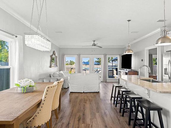 4th image of 505 Emerald Coast Dr